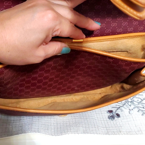 RARE VINTAGE GUCCI CROSSBODY BAG❤️💜 - Picture 12 of 17